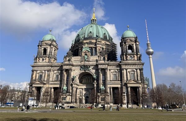 Boston College Turing Scheme 2025 - Students in Berlin visit historical monument